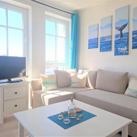 Stilvolle Mit Gemuetlichem Balkon In
