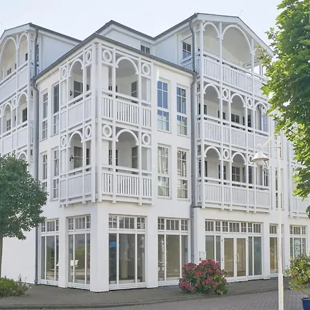 Stilvolle Mit Gemuetlichem Balkon In