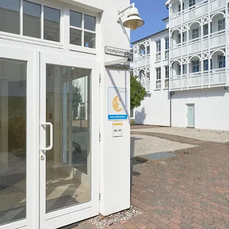 Stilvolle Mit Gemuetlichem Balkon In *