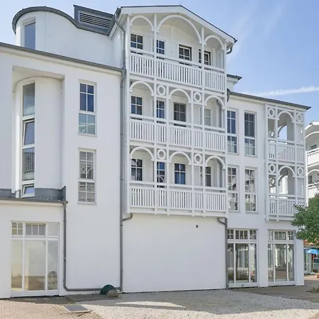 Stilvolle Mit Gemuetlichem Balkon In